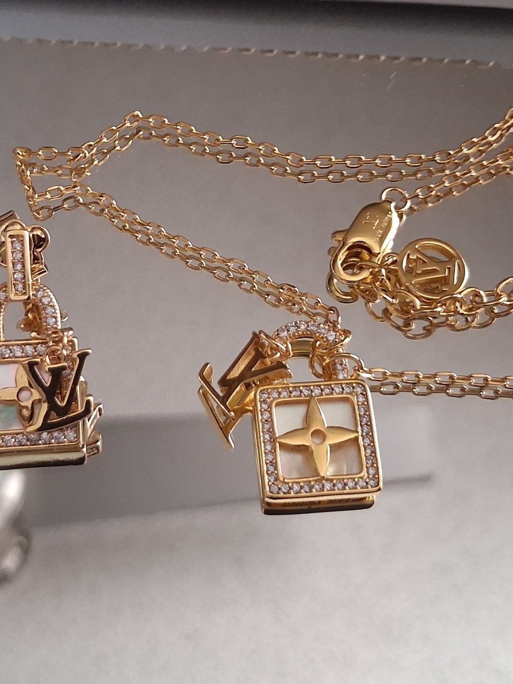 Fashion Jewelry Gold-Tone Double Charm Pendant Necklace Size 17" And Earings.